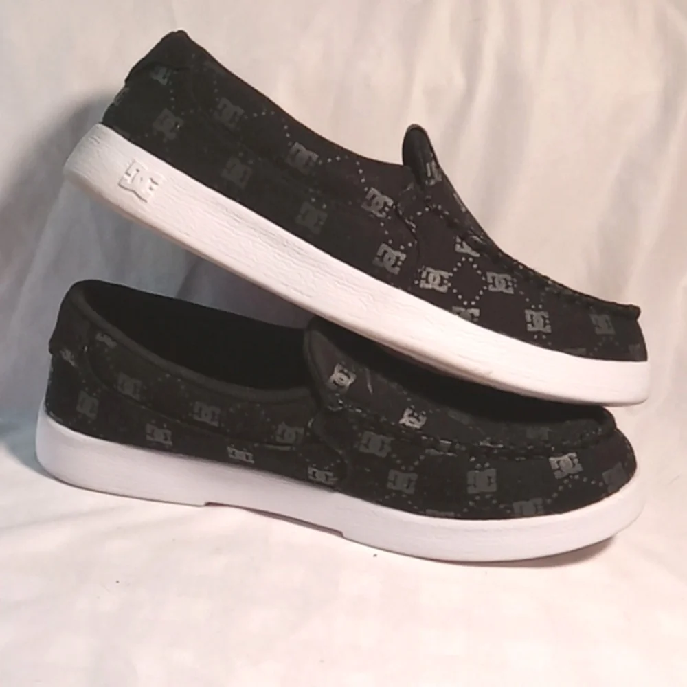 DC SHOES canvas slip on all over logo skate shoes